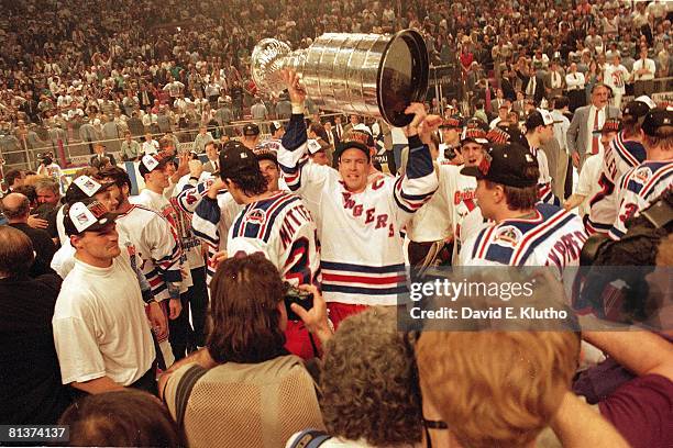 244 Messier Rangers Stanley Cup Stock Photos, High-Res Pictures, and ...