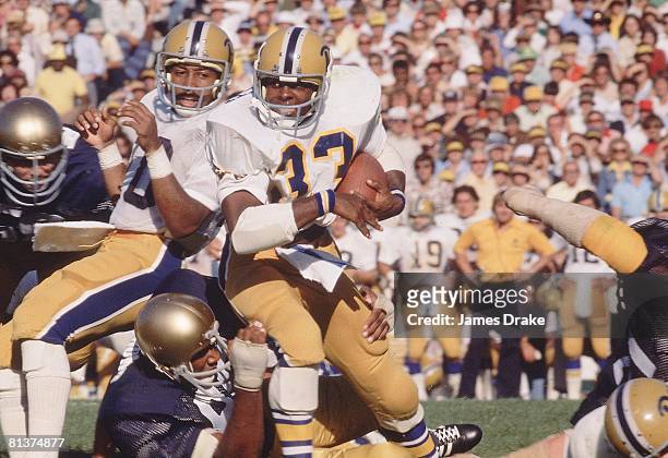 Coll, Football: Pittsburgh's Tony Dorsett in action vs Notre Dame, South Bend, IN 9/11/1976