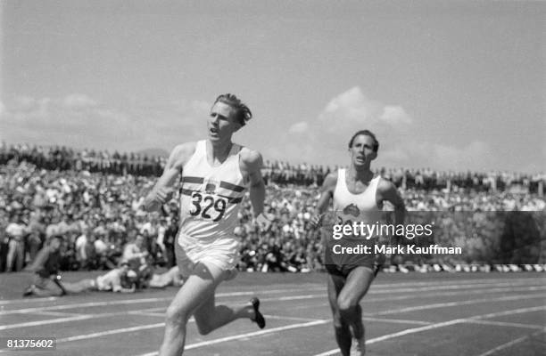 Track & Field: British Empire and Commonwealth Games, GBR Roger Bannister in action vs AUS John Landy during mile race, Vancouver, CAN 8/2/1954