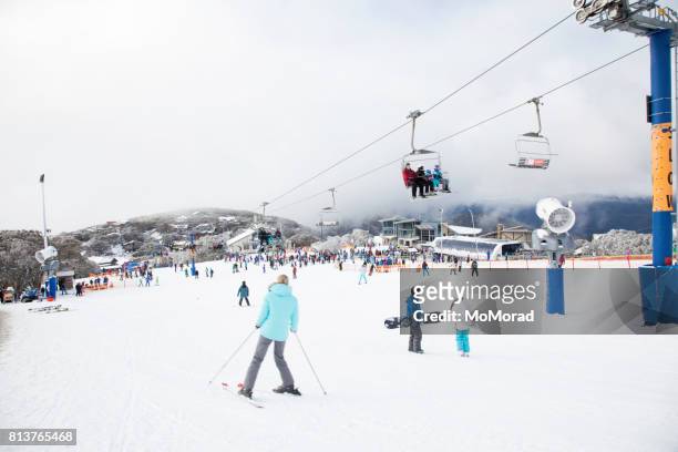 skigebiet mount buller, victoria, australien. - winter skiing australia stock-fotos und bilder