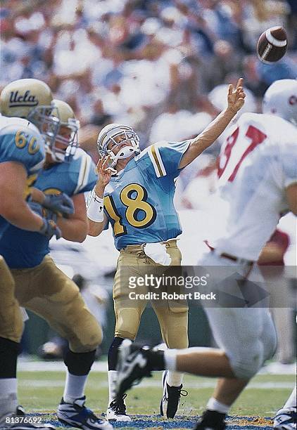 Coll, Football: UCLA QB Cade McNown in action vs Washington State, Los Angeles, CA 10/3/1998