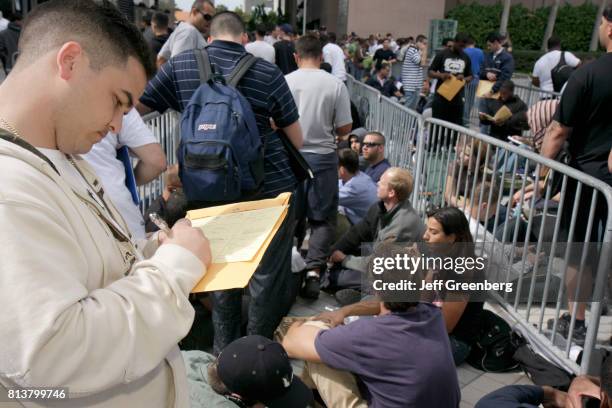 House Building Queue 38 City Of Miami Riverside Center Stock Photos, High-Res Pictures, and ...