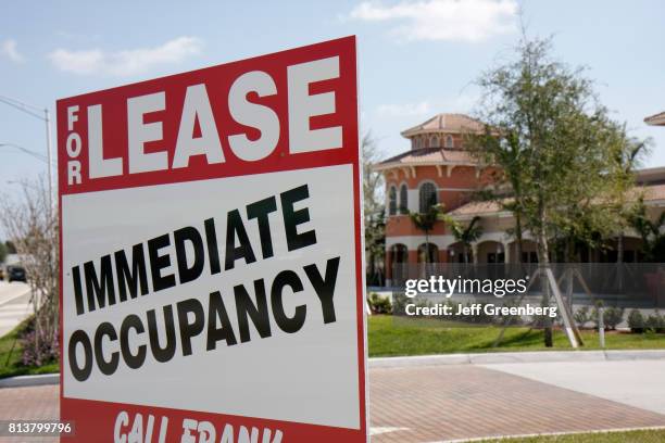 For lease, immediate occupancy sign at Port Saint Lucie.