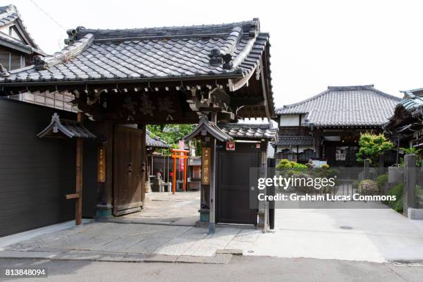 entrance to honmyoin temple in yanaka neighbourhood, tokyo japan - japan gate stock pictures, royalty-free photos & images