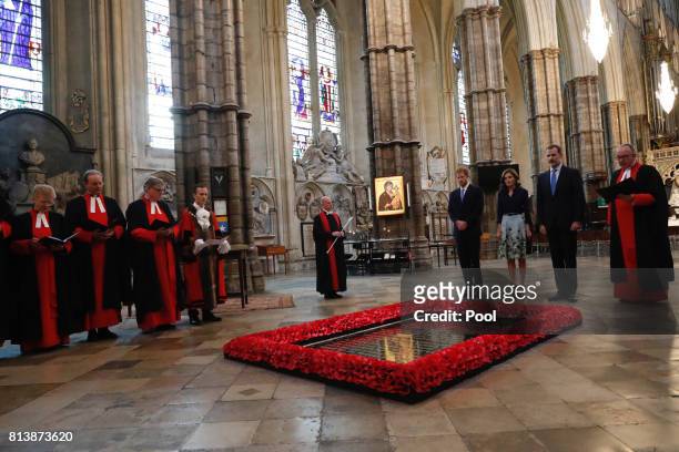 Prince Harry, Queen Letizia of Spain, King Felipe of Spain and the Dean of Westminster Dr John Hall stand beside the grave of the Unknown Warrior...