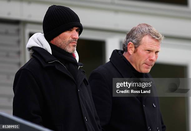 Sunderland FA Premiership manager Roy Keane and Wellington Phoenix A-League coach Ricki Herbert wrap up against the cold during a New Zealand All...