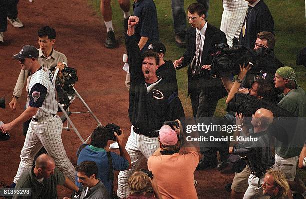 2001 World 107 2001 World Series Sports Illustrated Photos & High Res Pictures ...