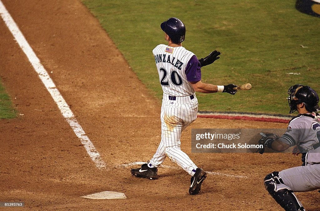 2001 World World Series, Arizona Diamondbacks Luis Gonzalez in action, hitting ...