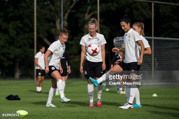Linda Dallmann , Kristin Demann and Sara Doorsoun warm up during a Germany Women's Training on July 13, 2017 in 's-Hertogenbosch, Netherlands.