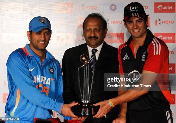 Indian cricket captain M.S Dhoni, Sharlin Thayil Ceo Bharti Airtel and England cricket captain Alastair Cook unveiling the Airtel India -England ODI...