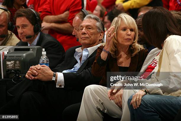 Basketball: NBA Playoffs, Los Angeles Clippers owner Donald Sterling on sidelines during Game 4 vs Phoenix Suns, Los Angeles, CA 5/14/2006