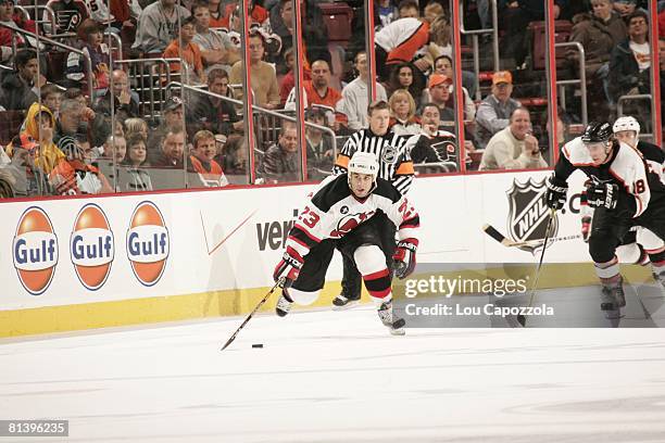Hockey: New Jersey Devils Scott Gomez in action vs Philadelphia Flyers, Philadelphia, PA