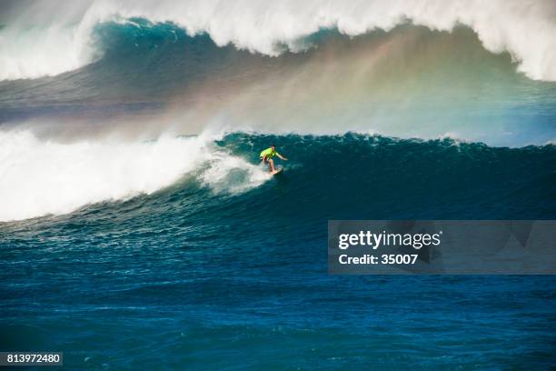 在毛伊島，夏威夷人衝浪大波 - big wave surfing 個照片及圖片檔