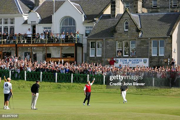 Golf: British Open, Jack Nicklaus victorious, waving to fans after making birdie putt on No, 18 during Friday play at Old Course, St, Andrews, GBR...