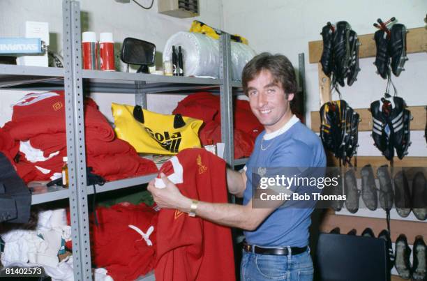 Liverpool reserve team coach Roy Evans in the Anfield Boot room, circa 1985.