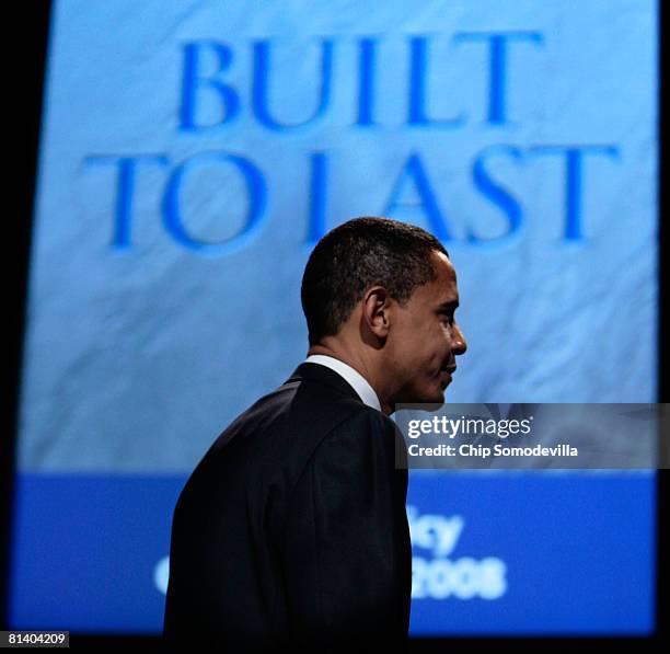 Democratic presidential hopeful Sen. Barack Obama addresses the American Israel Public Affairs Committee Policy Conference at the Washington...