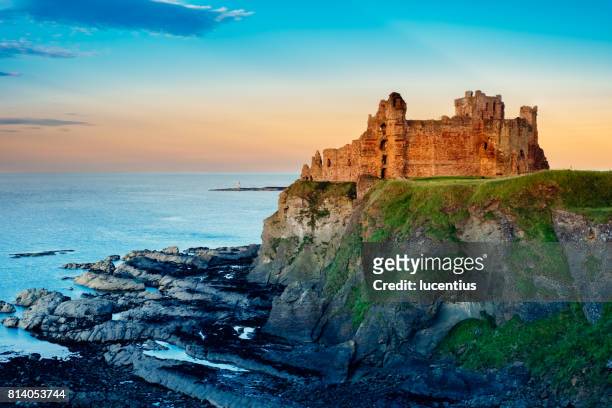 tantallon castle, scotland - east lothian stock pictures, royalty-free photos & images