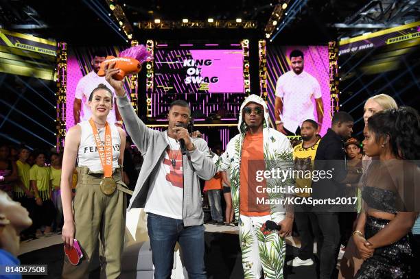 Host Russell Wilson accepts the King of Swag award from WNBA player Breanna Stewart, TV personality Nick Cannon, MLB player Prince Fielder, NHL...