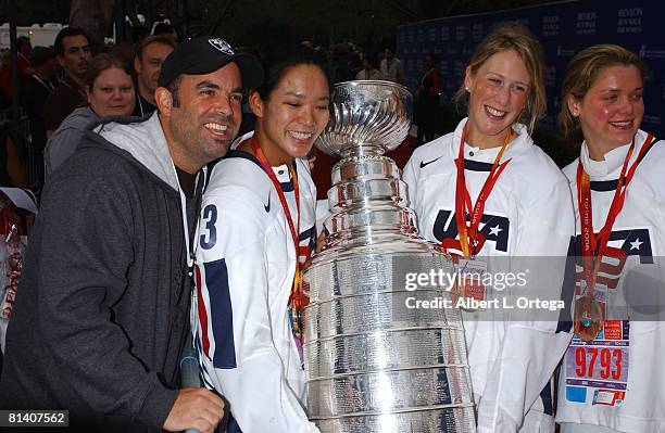 Jon Kopaloff, Julie Chu, Helen Resor, Sarah Parsons with the Stanley Cup