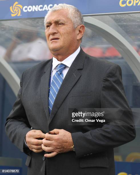 Eduardo Lara, coach of El Salvador looks on during the CONCACAF Gold Cup Group C match between El Salvador and Curacao at Sports Authority Field on...