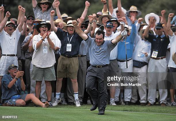 Golf: Presidents Cup, AUS Craig Parry victorious after winning foursomes vs USA Tiger Woods and Fred Couples at Royal Melbourne GC, Black Rock, AUS