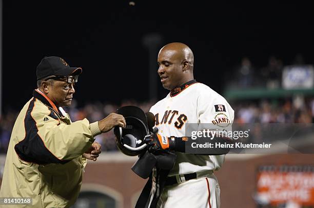 Baseball: San Francisco Giants Barry Bonds victorious with Godfather and former player/ Hall of Famer Willie Mays after hitting 756th career home run...