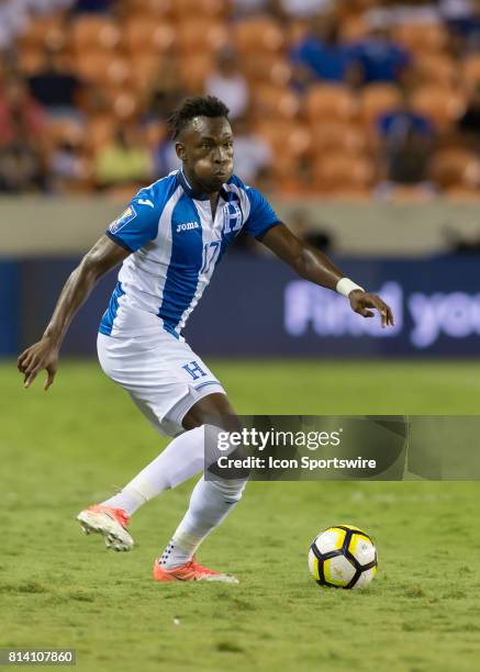 Honduras forward Alberth Elis looks for an open player during the CONCACAF Gold Cup Group A match between Honduras and French Guiana on July 11, 2017...