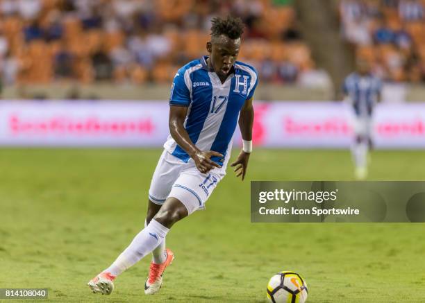 Honduras forward Alberth Elis dribbles the ball during the CONCACAF Gold Cup Group A match between Honduras and French Guiana on July 11, 2017 at...