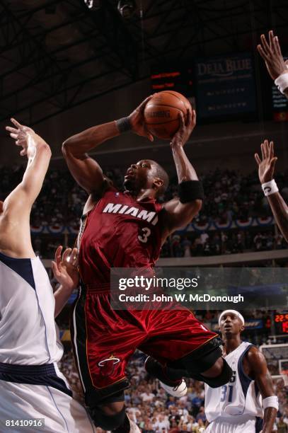 Basketball: NBA Finals, Miami Heat Dwyane Wade in action vs Dallas Mavericks, Game 1, Dallas, TX 6/8/2006