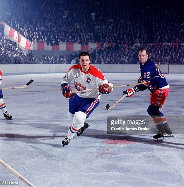 Hockey: NHL Playoffs, Montreal Canadiens Jean Beliveau as Don Marshall of the New York Rangers defends, New York, NY 4/11/1967