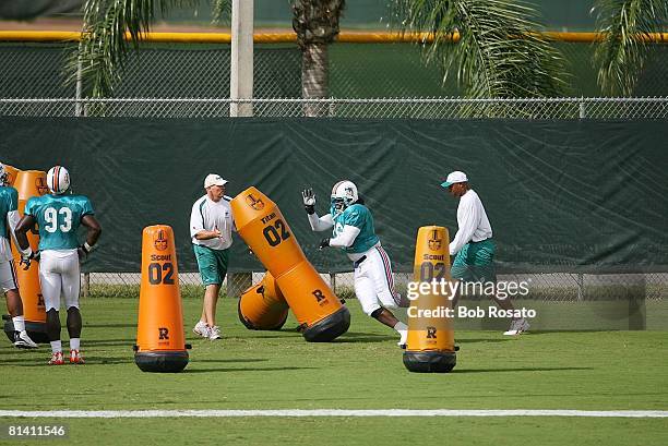 Fotball: Miami Dolphins Josh Shaw in action during training camp at Nova Southeastern University, Davie, FL 8/3/2006