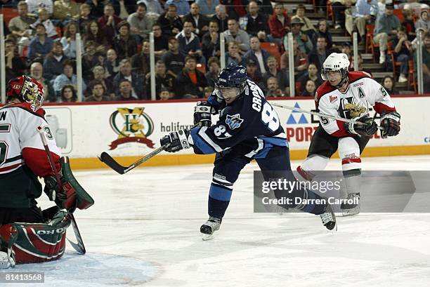 Minor League Hockey: Rimouski Oceanic Sidney Crosby in action, taking shot vs Halifax Mooseheads, Halifax, CAN