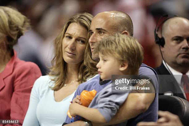 Basketball: Tennis players Steffi Graf and Andre Agassi with son Jaden watching Phoenix Suns vs Miami Heat game, Miami, FL 3/25/2005