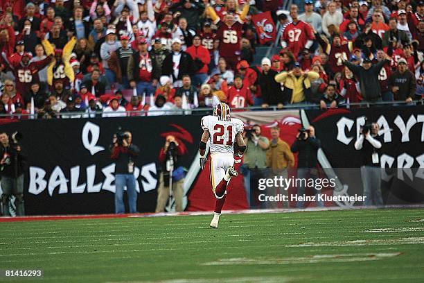 Football: NFC Wild Card Playoffs, Washington Redskins Sean Taylor in action, scoring touchdown after recovering fumble vs Tampa Bay Buccaneers,...