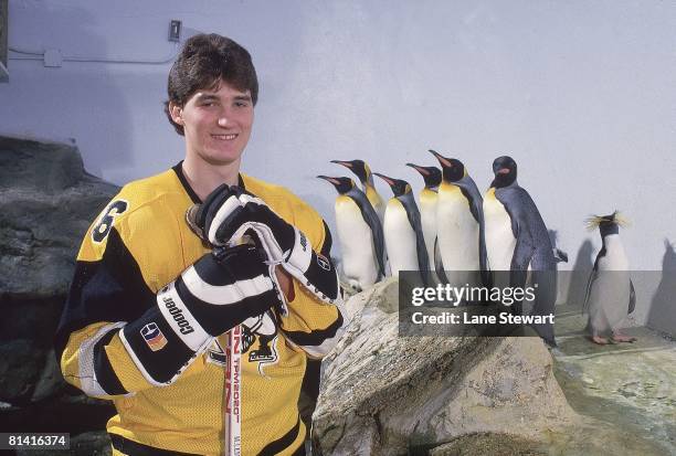 Hockey: Closeup portrait of Pittsburgh Penguins Mario Lemieux with penguin, animals at Pittsburgh Zoo, Pittsburgh, PA 10/1/1984