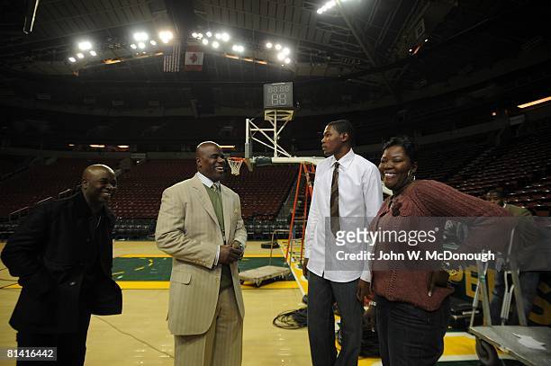 Basketball: Seattle SuperSonics Kevin Durant with mother Wanda Pratt and agent Aaron Goodwin after losing game vs Phoenix Suns, Seattle, WA 11/1/2007