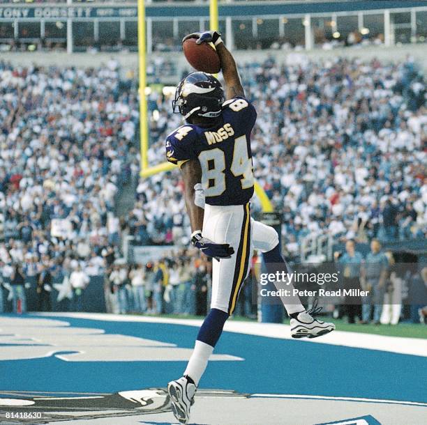 Vs Randy Moss Randy Moss 1998 Photos and Premium High Res Pictures - Getty Images