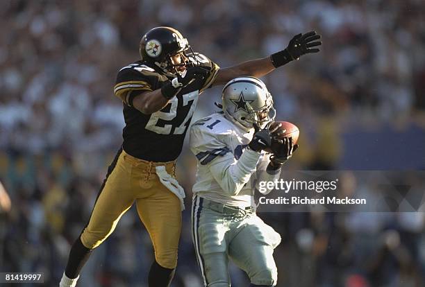 Football: Super Bowl XXX, Dallas Cowboys Deion Sanders in action, making catch vs Pittsburgh Steelers Willie Williams , Tempe, AZ 1/28/1996