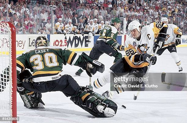 Hockey: Stanley Cup finals, Pittsburgh Penguins Mario Lemieux in action, scoring goal vs Minnesota North Stars goalie Jon Casey , Pittsburgh, PA...
