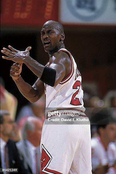 Basketball: Chicago Bulls Michael Jordan calling timeout during preseason game vs Los Angeles Clippers, Lincoln, NE