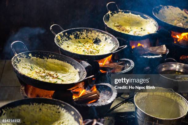 pancakes are fried on fire. - cambodian culture 個照片及圖片檔