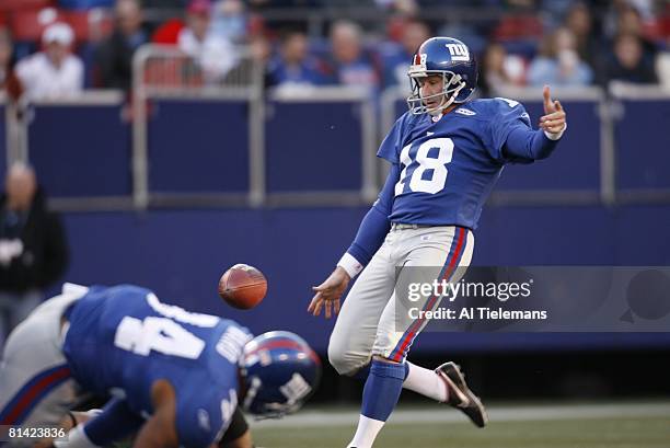 Football: New York Giants Jeff Feagles in action, making punt vs Philadelphia Eagles, East Rutherford, NJ