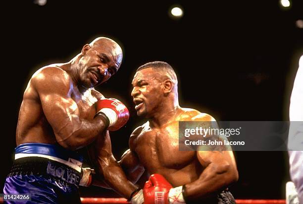 Holyfield Ripped 149 Box Holyfield Tyson Action Stock Photos, High-Res Pictures, and ...