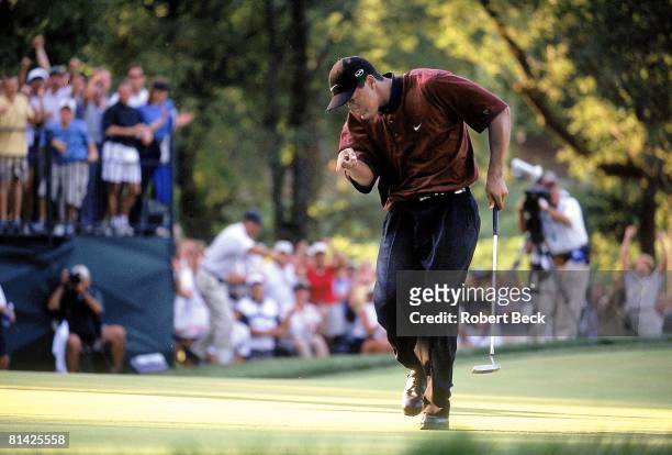 Golf: PGA Championship, Tiger Woods victorious after sinking putt on Sunday at Valhalla CC, Louisville, KY 8/20/2000