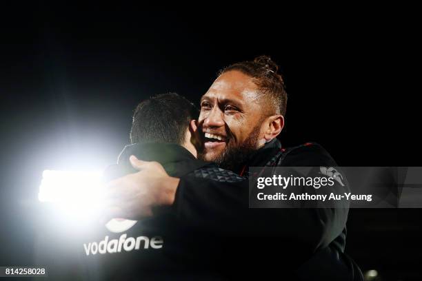 Manu Vatuvei of the Warriors farewells his teammates after the round 19 NRL match between the New Zealand Warriors and the Penrith Panthers at Mt...