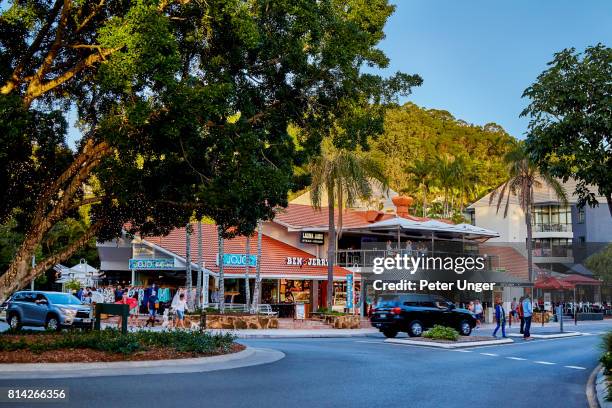 hastings street,noosa,queensland,australia - noosa heads stock pictures, royalty-free photos & images