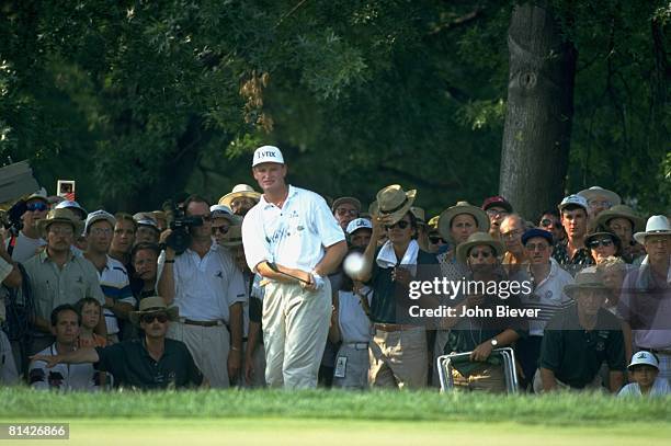 Golf: US Open, Ernie Els in action, chip from rough on Sunday at Oakmont CC, Oakmont, PA 6/19/1994