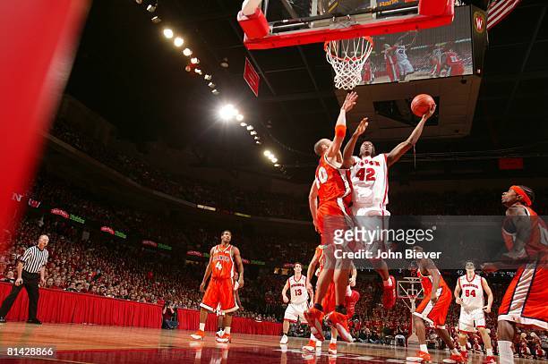 College Basketball: Wisconsin Alando Tucker in action, taking shot vs Illinois James Augustine , Madison, WI 1/25/2005
