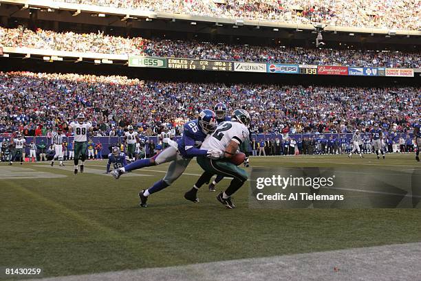 Football: Philadelphia Eagles L,J, Smith in action during tackle vs New York Giants, East Rutherford, NJ