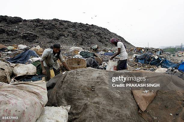 Indian Rag Pickers Rag Market Photos and Premium High Res Pictures - Getty Images